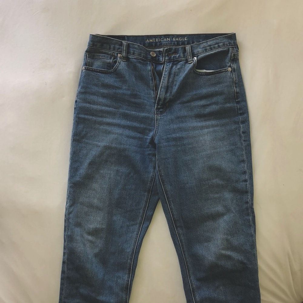 Light wash mom jeans